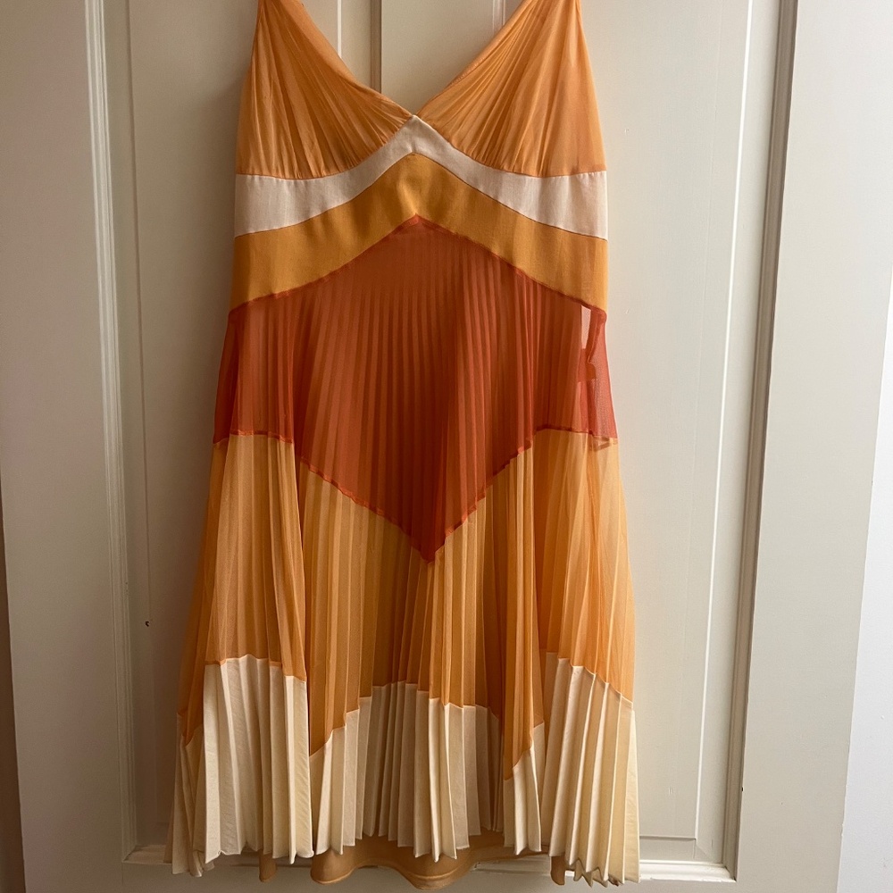 Dress - Picture 5 of 5